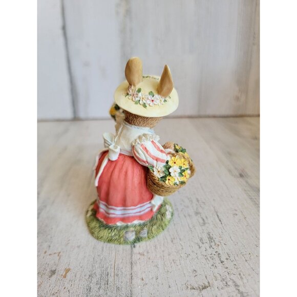 Foxwood Tails villerebox picnic at Foxwood Rue's Mum 12 Easter bunny figure - Picture 5 of 7